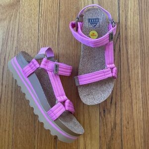 REEF Cushion Rem Hi sandals, Size 7, Color: Malibu pink